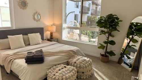 Postel nebo postele na pokoji v ubytování Luxury 1BDR centrally located in Hollywood