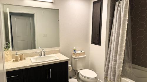 Koupelna v ubytování Luxury 1BDR centrally located in Hollywood