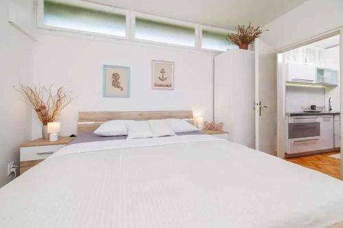 One-Bedroom Apartment in Dramalj X