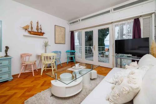 One-Bedroom Apartment in Dramalj X