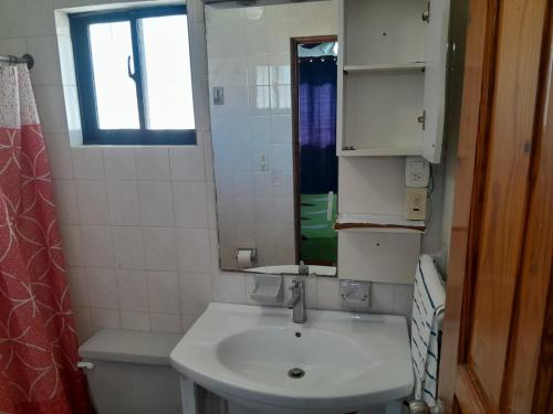 Koupelna v ubytování One bedroom apartment in the center with a pool