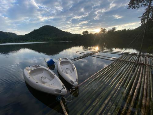 Φυσικό τοπίο κοντά σε οργανωμένο κάμπινγκ
