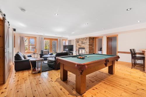 a living room with a pool table at Fiddler Lake Resort - Deer 59 in Mille-Isles