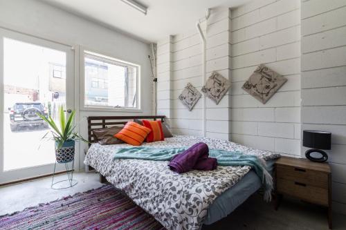 Voodi või voodid majutusasutuse Melbourne suites - Zen Oasis or skyline views toas