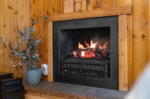 Billede fra billedgalleriet på Cabin 2- Two BR Cabin w Hot Tub i Estes Park