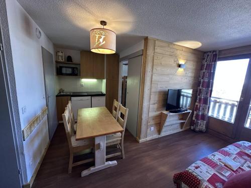 Appartement skis aux pieds avec balcon et WIFI pour 6 personnes à Plagne Soleil