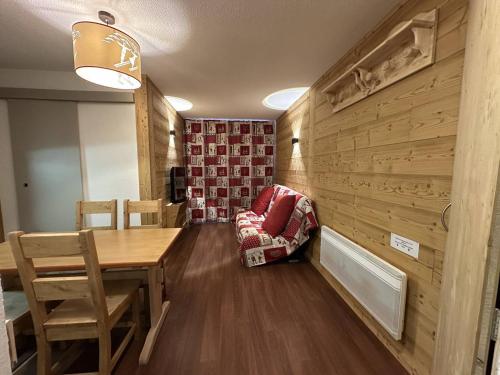 Appartement skis aux pieds avec balcon et WIFI pour 6 personnes à Plagne Soleil