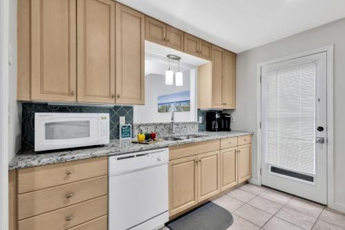 674 Queen's Grant photo 16