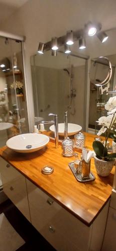 Koupelna v ubytování "Bohème Chic" TramA direct aéroport-gare StJean-Bordeaux centre Station Alfred de Vigny 5mn de l appartement Parking gratuit