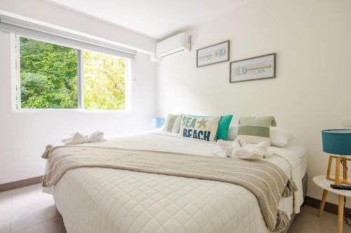 Ένα ή περισσότερα κρεβάτια σε δωμάτιο στο Punta Leona Playa Mantas Apartment