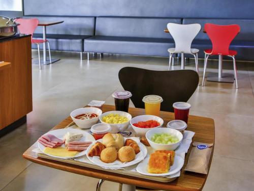 Φαγητό σε αυτό το ξενοδοχείο ή κάπου εκεί κοντά