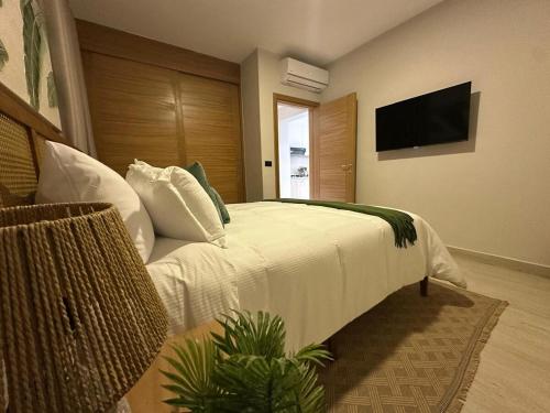 TV/trung tâm giải trí tại Garden Breeze Ghibli-Pool View