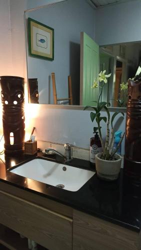 Faanui House photo 3
