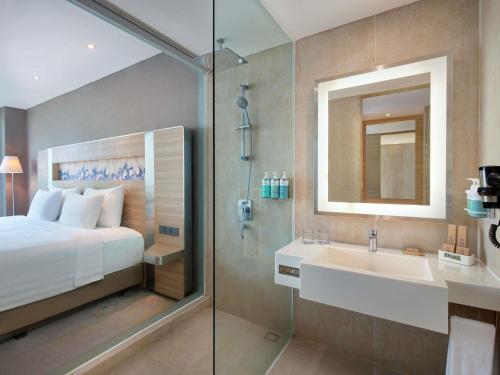 Ένα μπάνιο στο Novotel Samator Surabaya Timur