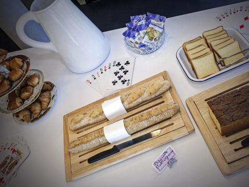 Comida en o cerca de este hotel