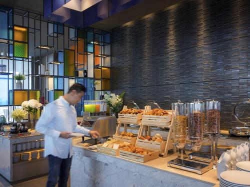 Φαγητό σε αυτό το ξενοδοχείο ή κάπου εκεί κοντά