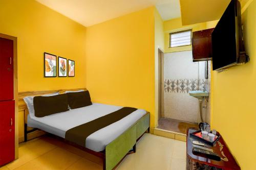 TV a/nebo společenská místnost v ubytování Super Hotel O Egmore Metro Station Chennai Formerly Harini Lodge