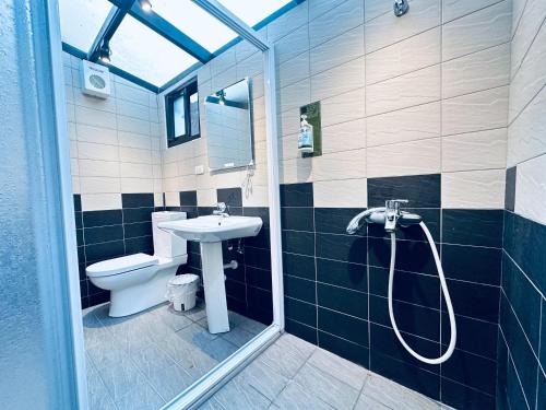 Ένα μπάνιο στο 喔我知道了民宿 可查詢官網訂房