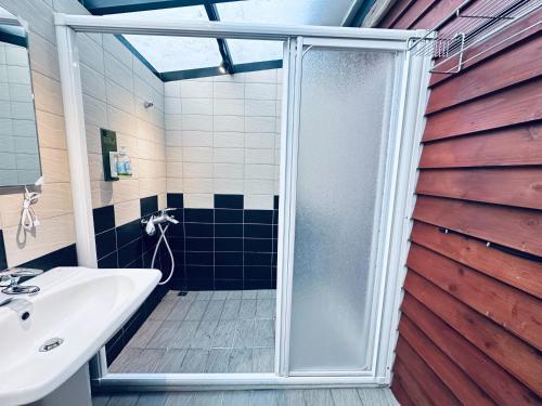 Ένα μπάνιο στο 喔我知道了民宿 可查詢官網訂房