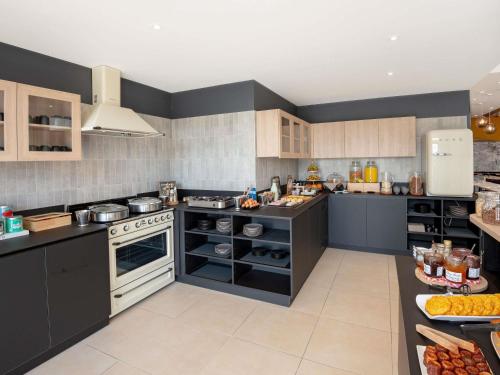 Η κουζίνα ή μικρή κουζίνα στο Novotel Blois Centre Val De Loire