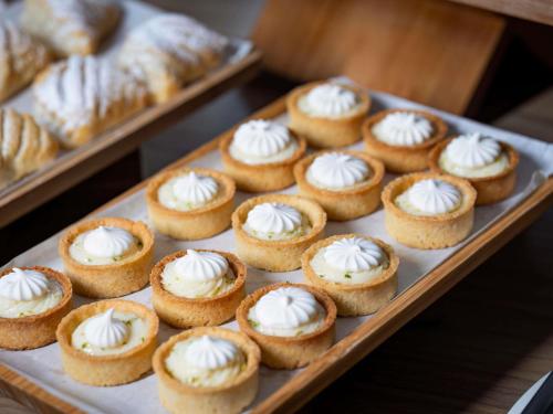 ホテルの敷地内または近くでの食事または食べ物