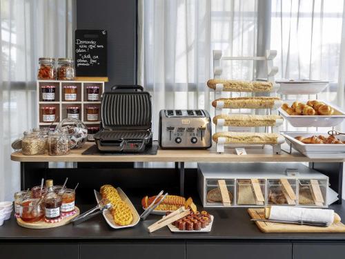 Comida en o cerca de este hotel