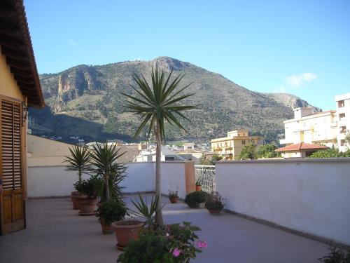 A general mountain view or a mountain view taken from the holiday home