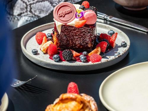 Comida en o cerca de este hotel