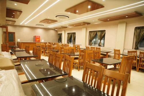 Φωτογραφία από το άλμπουμ του V1-One Bouteeque Hotel σε Rāichūr