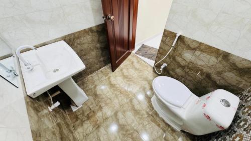 Vannituba majutusasutuses Luxury 1BR Apartment in Sukkur & River View Balcony Near Military Road-2nd