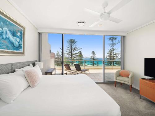 Una cama o camas en una habitación de Mantra The Observatory