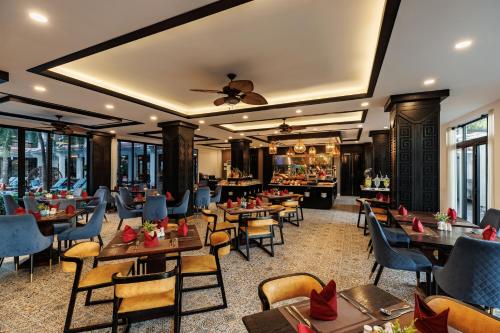 En restaurant eller et andet spisested på Hadana Boutique Resort Hoi An