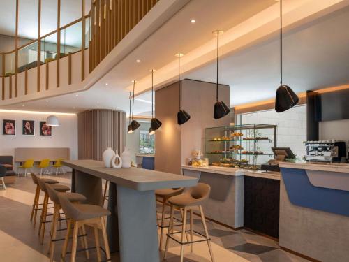 Novotel Riyadh Sahafa — Restaurant/places to eat