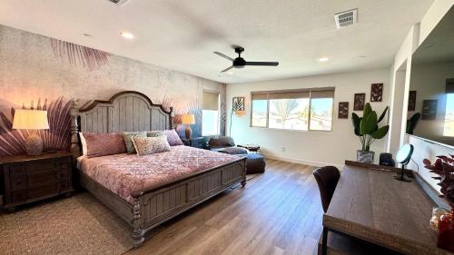 Voodi või voodid majutusasutuse Stylish Home w Pool Firepit Scenic Outdoor Living Casa Mirage by AvantStay toas