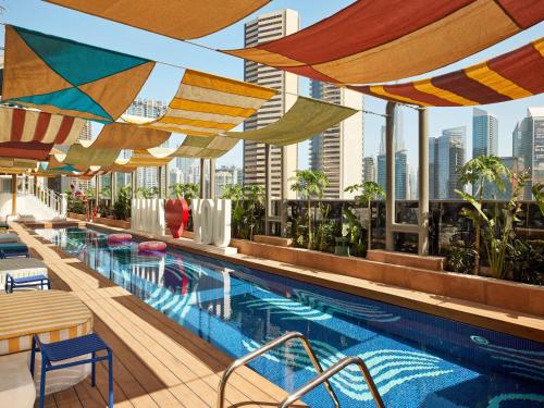 Πισίνα στο ή κοντά στο Mama Shelter Dubai