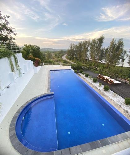 Kolam renang di atau dekat dengan Blue & Chill Resort