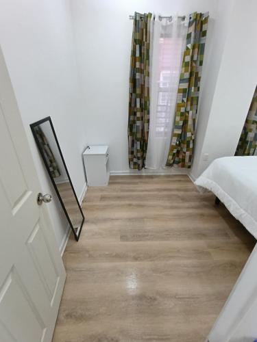 Postel nebo postele na pokoji v ubytování Eden connect 2bedroom apt