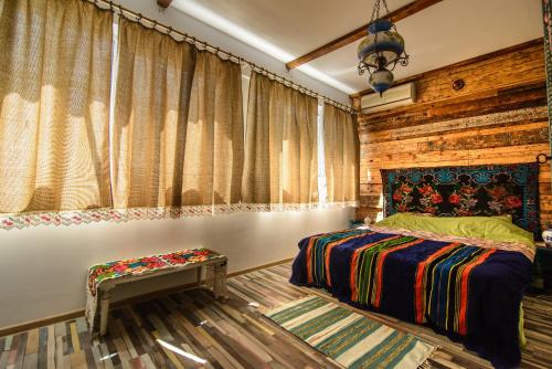 Ένα ή περισσότερα κρεβάτια σε δωμάτιο στο Cuibul de la Mare