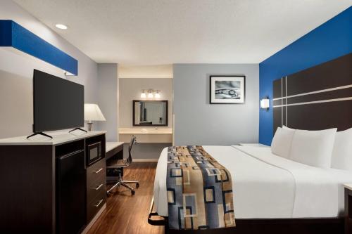 Ένα ή περισσότερα κρεβάτια σε δωμάτιο στο Baymont by Wyndham Albany at Albany Mall