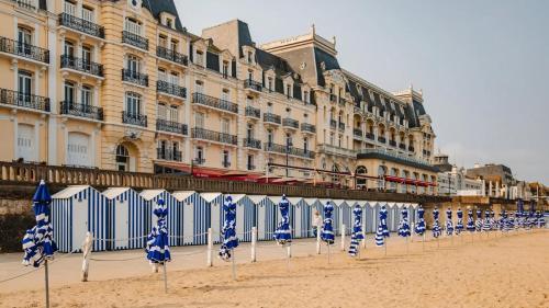 En strand i nærheden af lejligheden