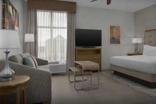 Postel nebo postele na pokoji v ubytování Homewood Suites by Hilton Concord