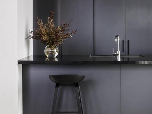 Η κουζίνα ή μικρή κουζίνα στο Novotel Melbourne South Wharf