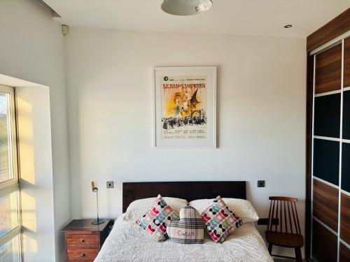 Postel nebo postele na pokoji v ubytování Eight Water's Edge