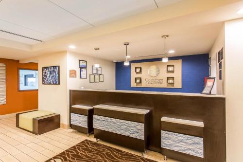 a bar in a waiting room at a hospital at Comfort Inn & Suites Cookeville in Cookeville
