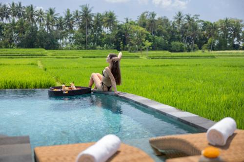 Bazén v ubytování thewakanda Resort A Pramana Experience nebo v jeho okolí