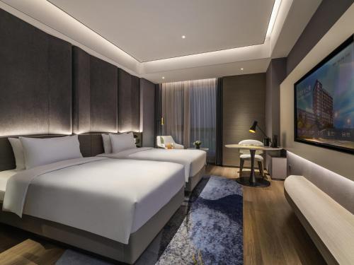 Ένα ή περισσότερα κρεβάτια σε δωμάτιο στο Novotel Jinan North Down Town