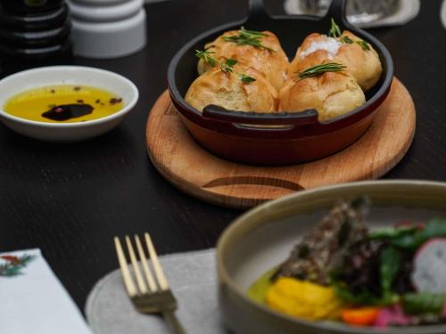 Jídlo v hotelu nebo okolí