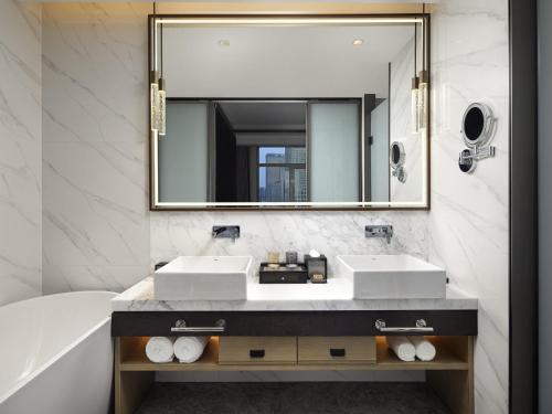 Ένα μπάνιο στο Swissôtel Hefei Grand Park