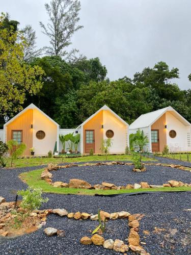 a house with a garden in front of it at Chamin Longbeach Resort 