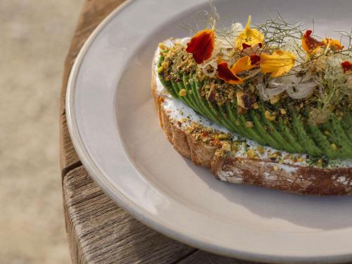 Comida en o cerca de este resort